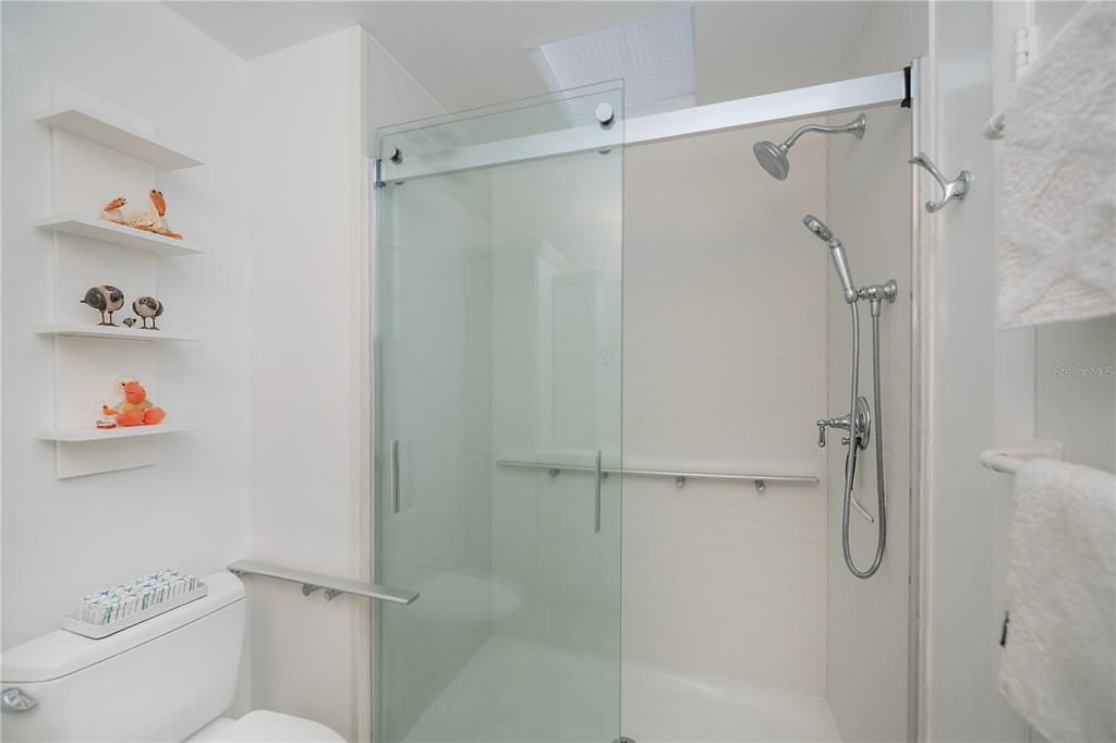 For Sale: $450,000 (2 beds, 2 baths, 966 Square Feet)