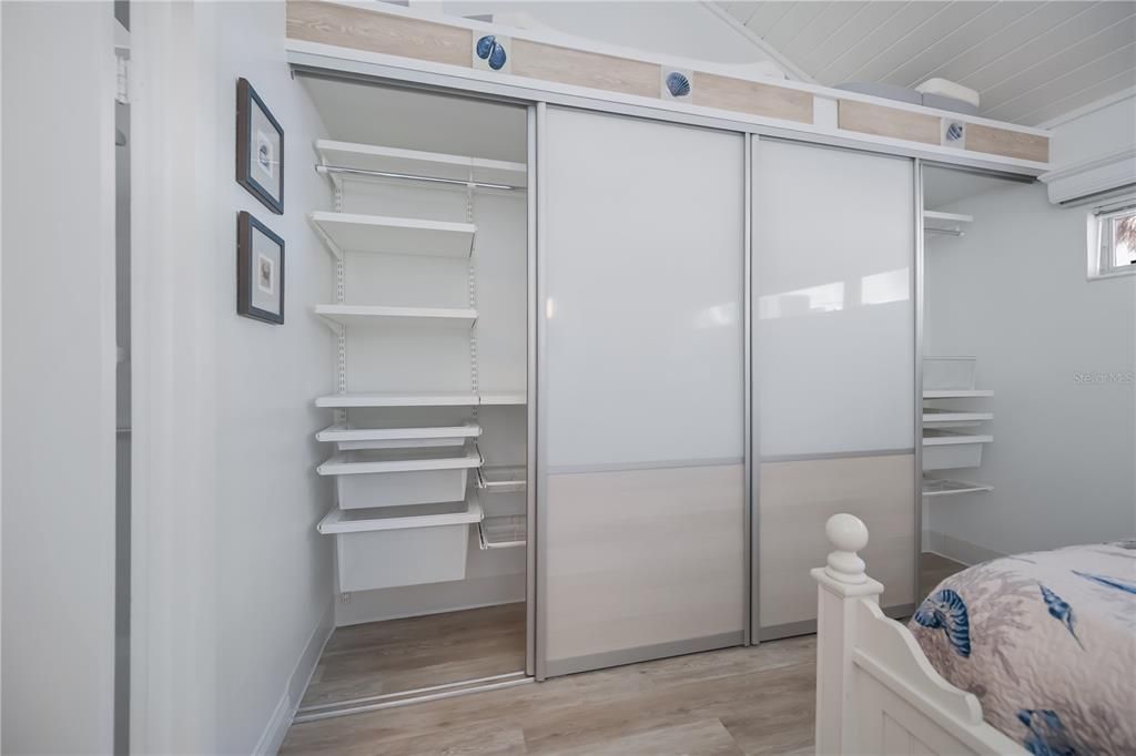 For Sale: $450,000 (2 beds, 2 baths, 966 Square Feet)