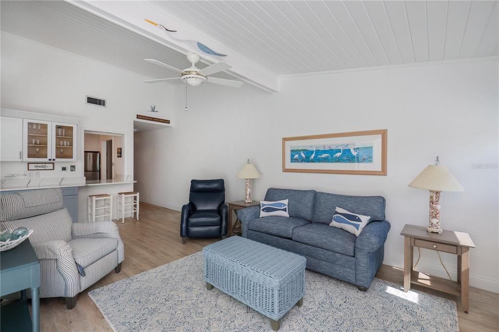 For Sale: $450,000 (2 beds, 2 baths, 966 Square Feet)