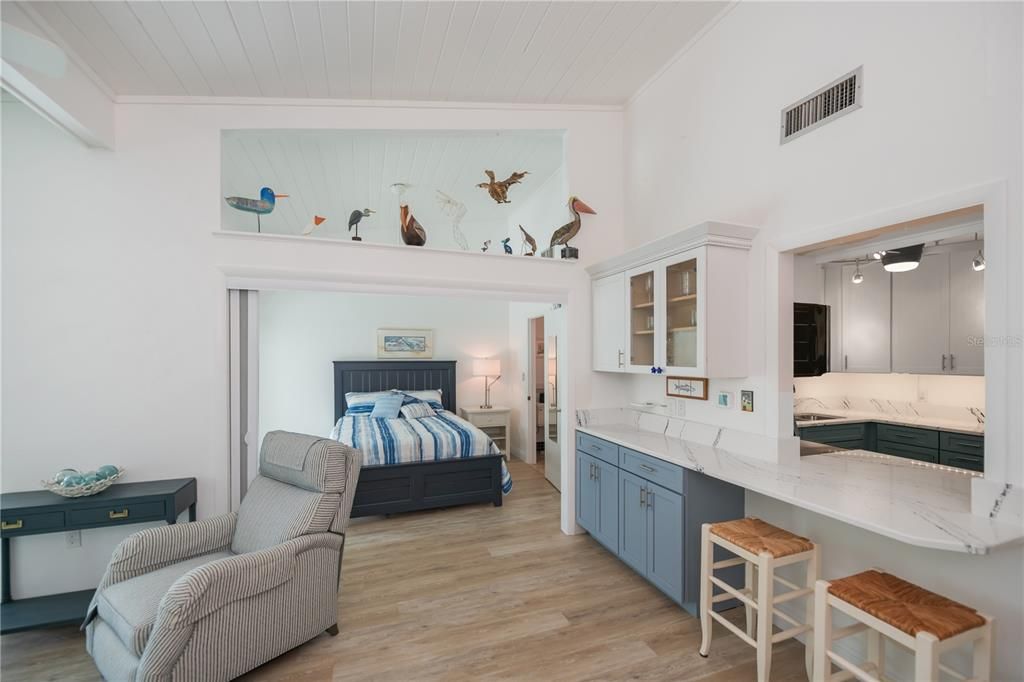 For Sale: $450,000 (2 beds, 2 baths, 966 Square Feet)