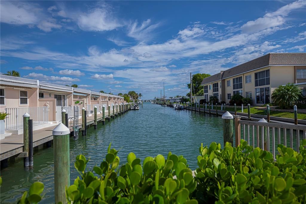 For Sale: $450,000 (2 beds, 2 baths, 966 Square Feet)