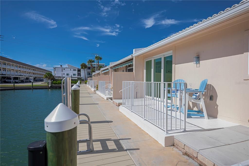 For Sale: $450,000 (2 beds, 2 baths, 966 Square Feet)