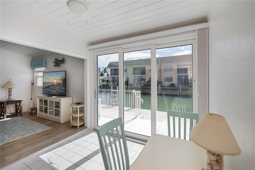 For Sale: $450,000 (2 beds, 2 baths, 966 Square Feet)