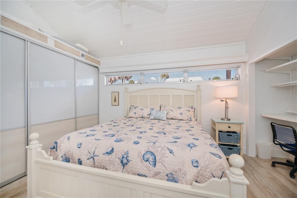 For Sale: $450,000 (2 beds, 2 baths, 966 Square Feet)