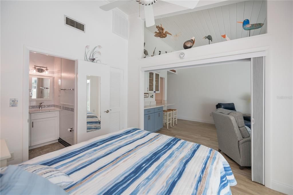 For Sale: $450,000 (2 beds, 2 baths, 966 Square Feet)