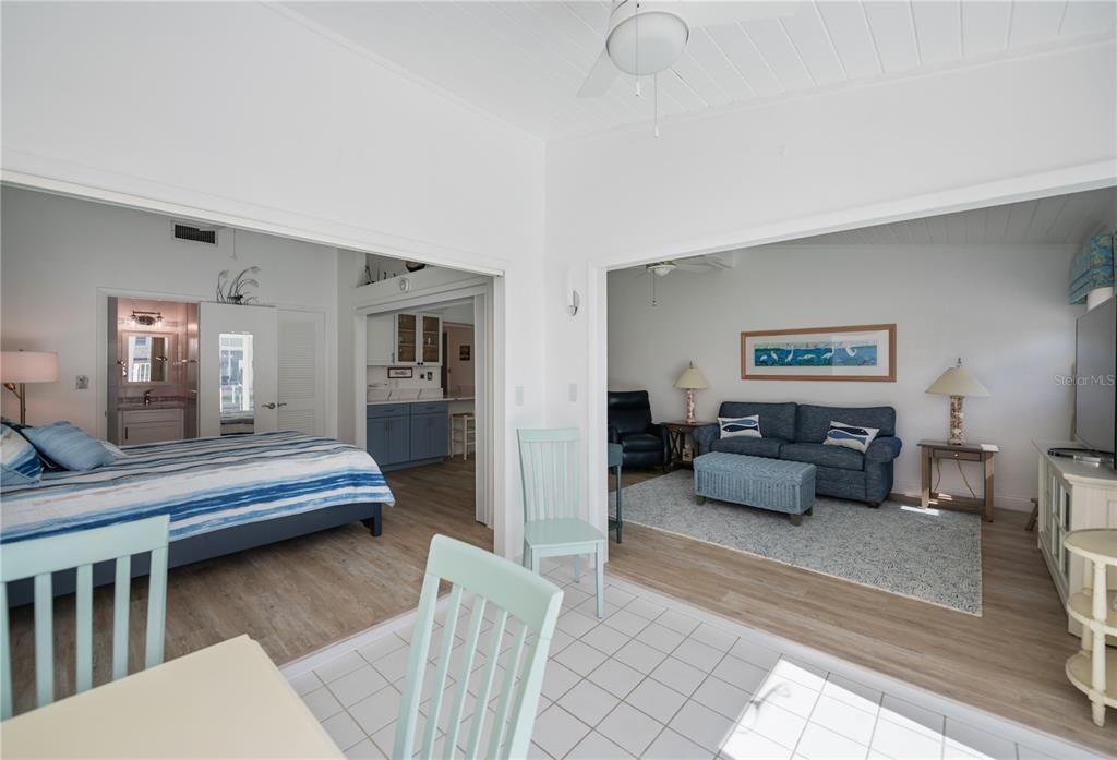 For Sale: $450,000 (2 beds, 2 baths, 966 Square Feet)