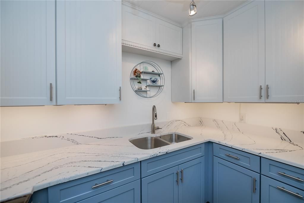 For Sale: $450,000 (2 beds, 2 baths, 966 Square Feet)