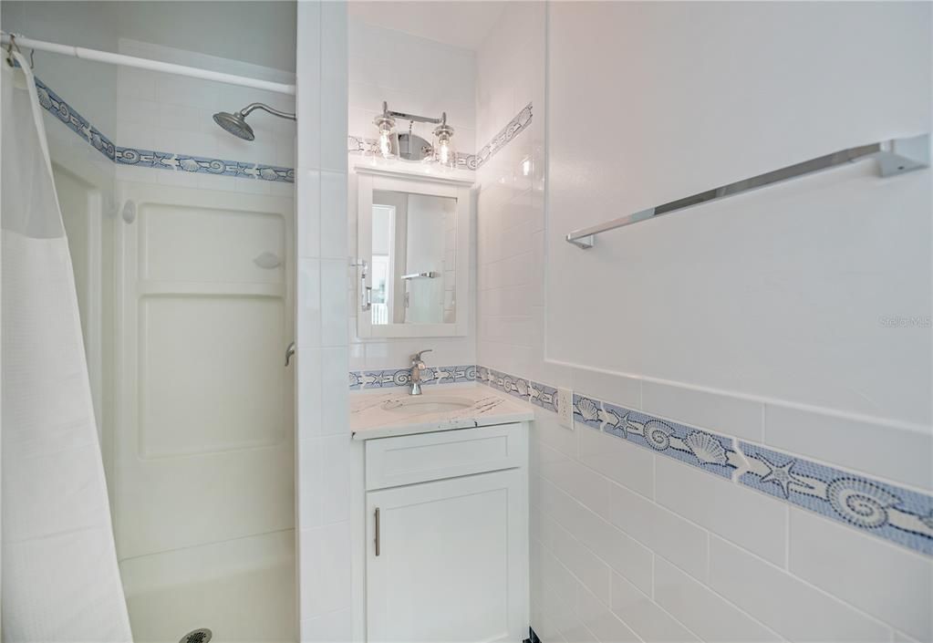 For Sale: $450,000 (2 beds, 2 baths, 966 Square Feet)