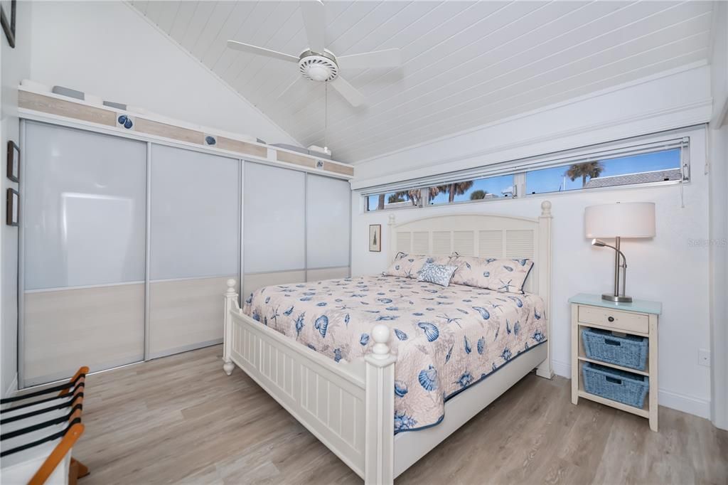 For Sale: $450,000 (2 beds, 2 baths, 966 Square Feet)