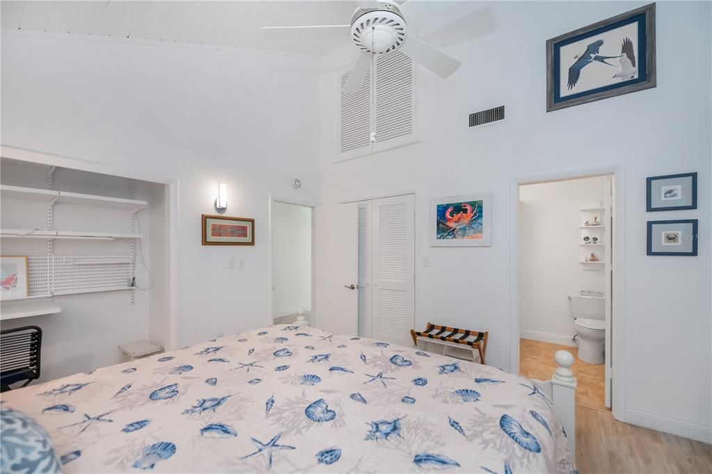 For Sale: $450,000 (2 beds, 2 baths, 966 Square Feet)