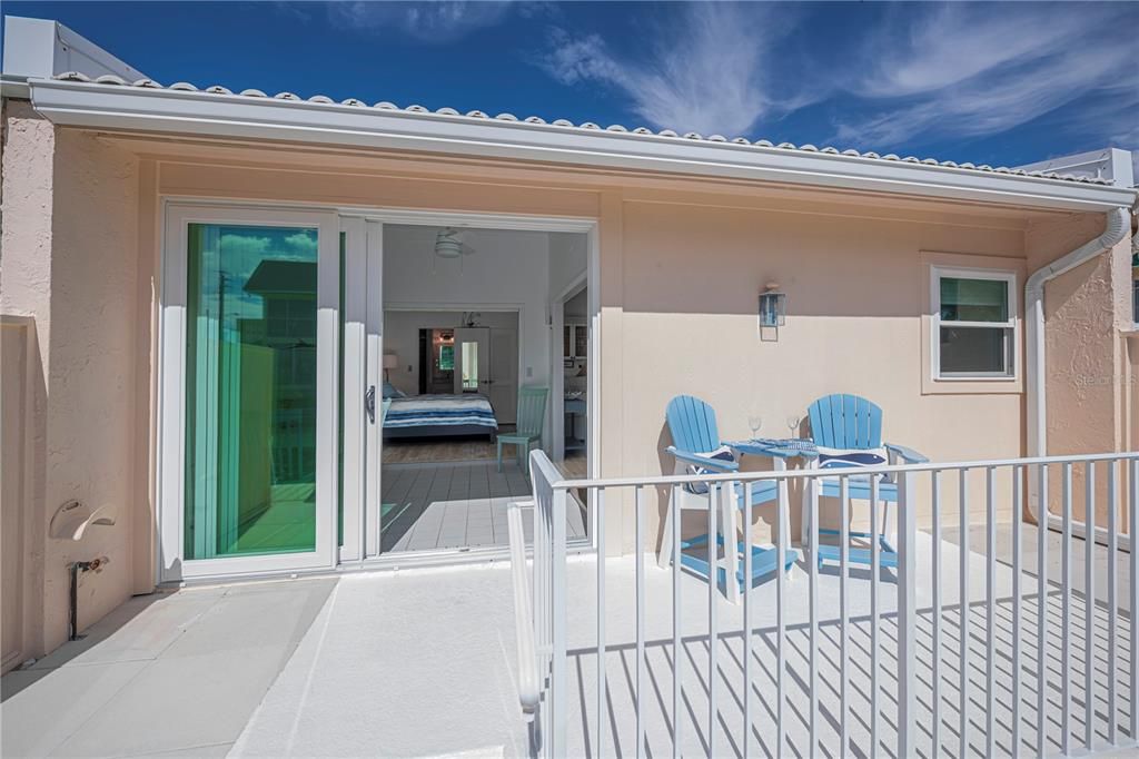 For Sale: $450,000 (2 beds, 2 baths, 966 Square Feet)