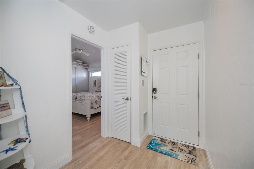 For Sale: $450,000 (2 beds, 2 baths, 966 Square Feet)