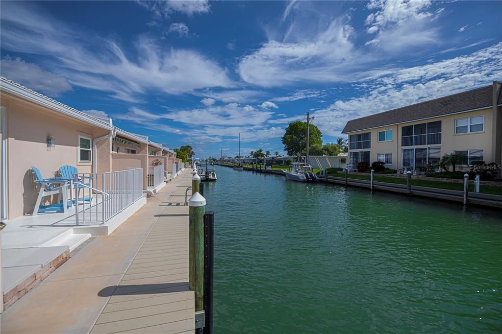 For Sale: $450,000 (2 beds, 2 baths, 966 Square Feet)