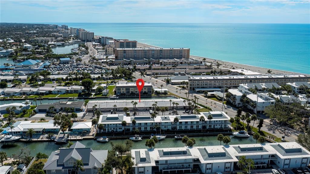 For Sale: $450,000 (2 beds, 2 baths, 966 Square Feet)