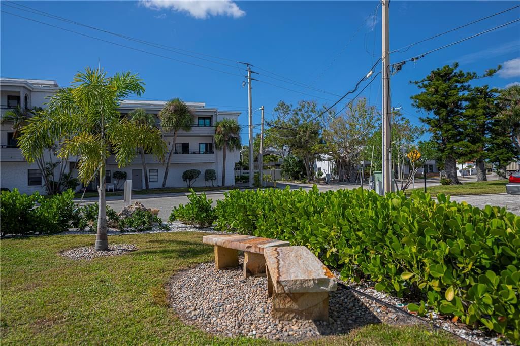 For Sale: $450,000 (2 beds, 2 baths, 966 Square Feet)