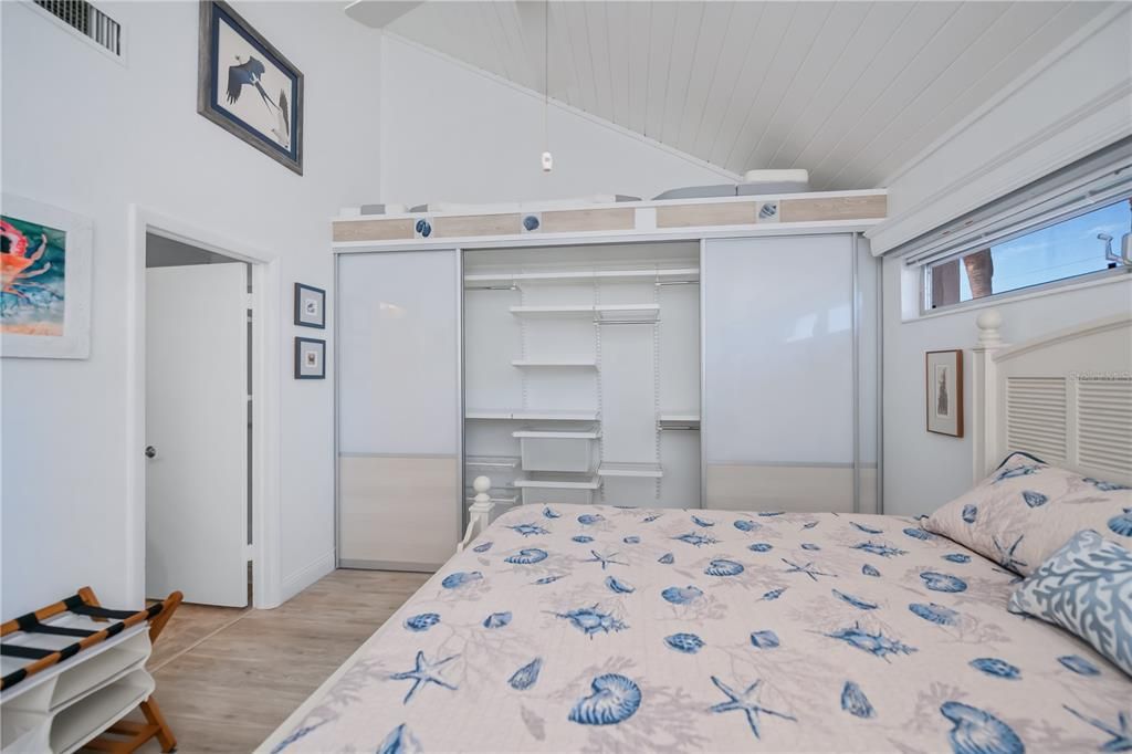 For Sale: $450,000 (2 beds, 2 baths, 966 Square Feet)