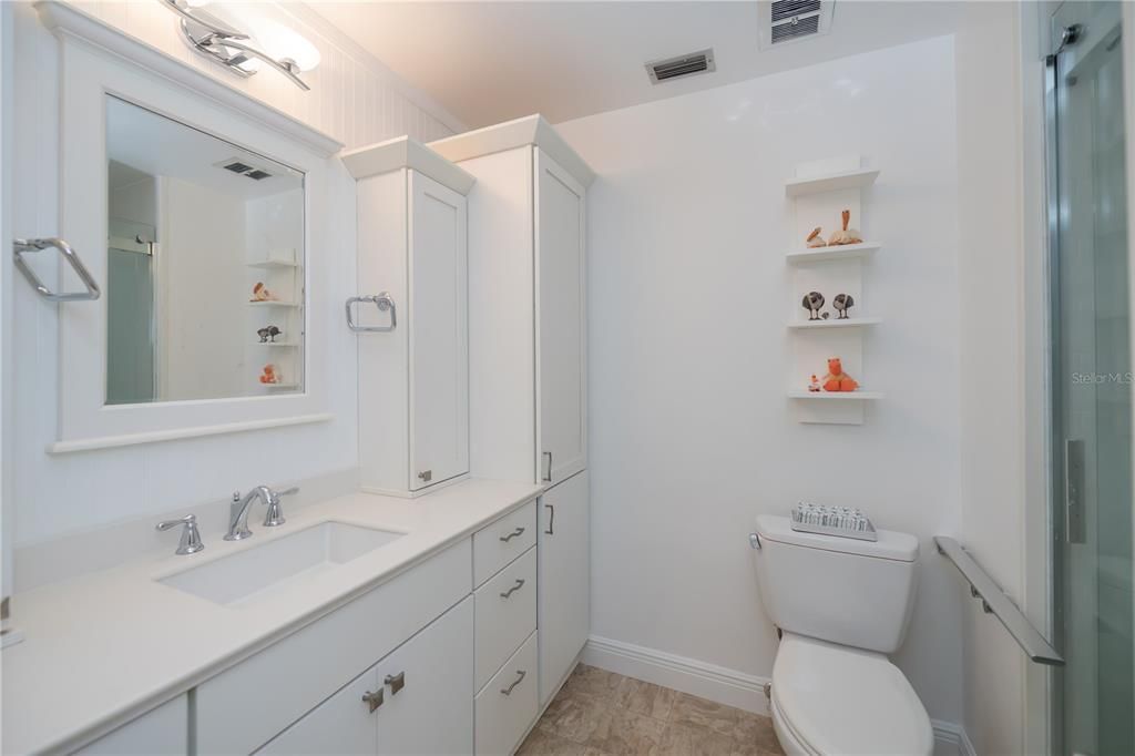 For Sale: $450,000 (2 beds, 2 baths, 966 Square Feet)