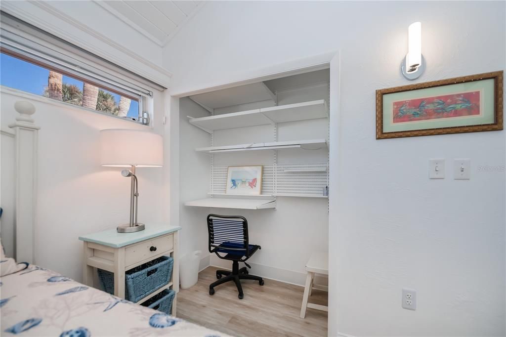 For Sale: $450,000 (2 beds, 2 baths, 966 Square Feet)