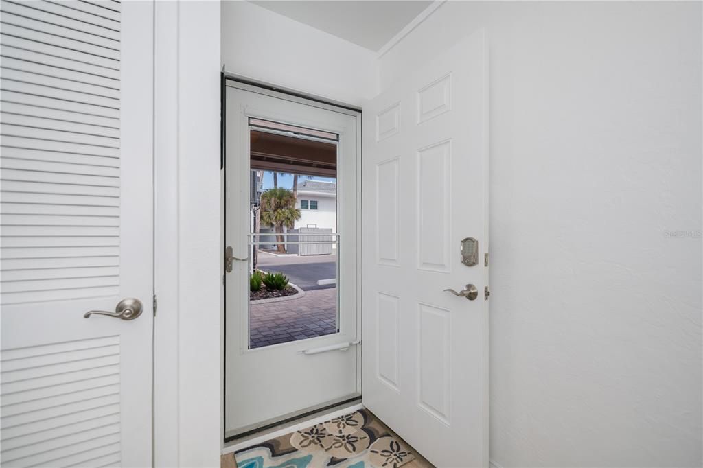 For Sale: $450,000 (2 beds, 2 baths, 966 Square Feet)