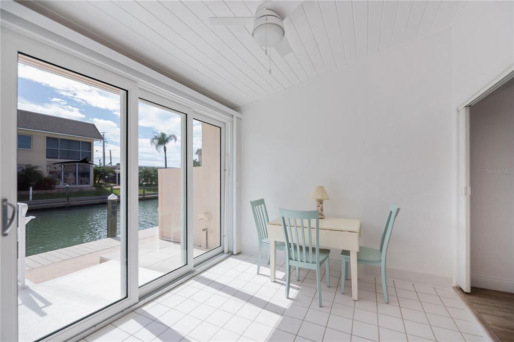 For Sale: $450,000 (2 beds, 2 baths, 966 Square Feet)