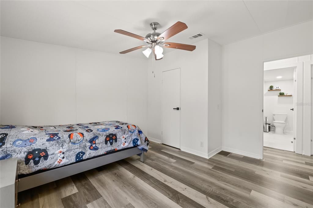 For Sale: $380,000 (4 beds, 2 baths, 2128 Square Feet)