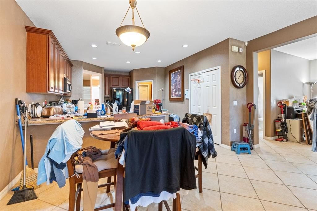 Active With Contract: $317,900 (3 beds, 2 baths, 1754 Square Feet)