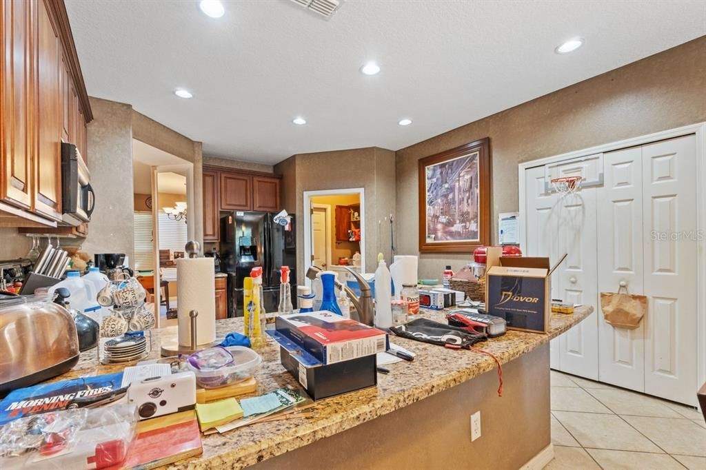 Active With Contract: $317,900 (3 beds, 2 baths, 1754 Square Feet)