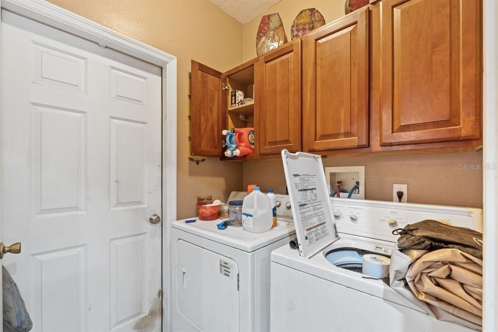 Active With Contract: $317,900 (3 beds, 2 baths, 1754 Square Feet)