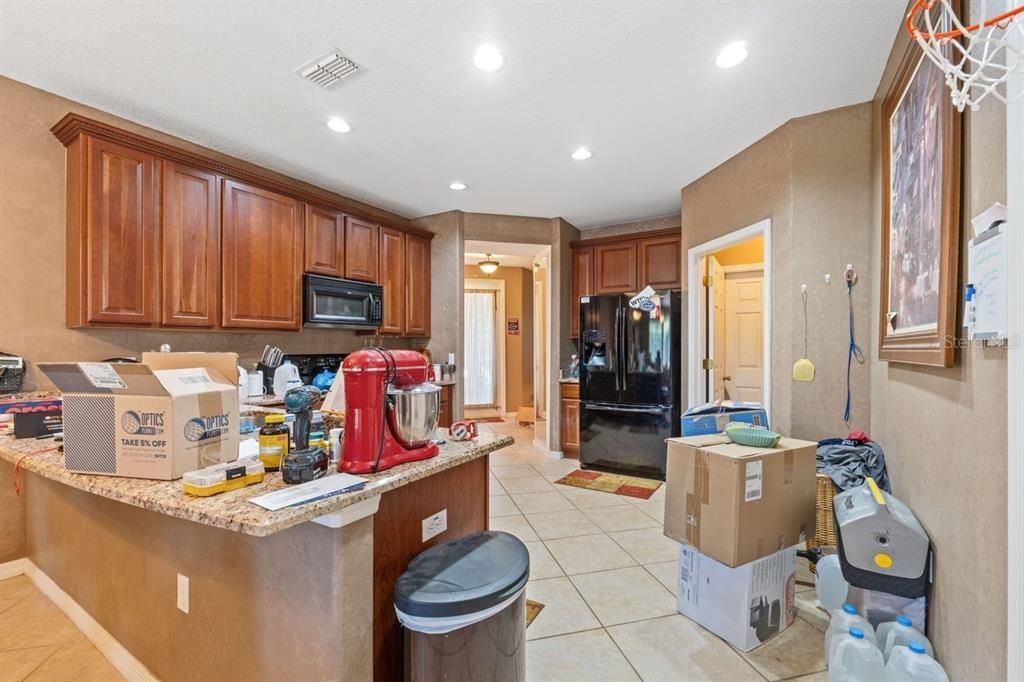 Active With Contract: $317,900 (3 beds, 2 baths, 1754 Square Feet)