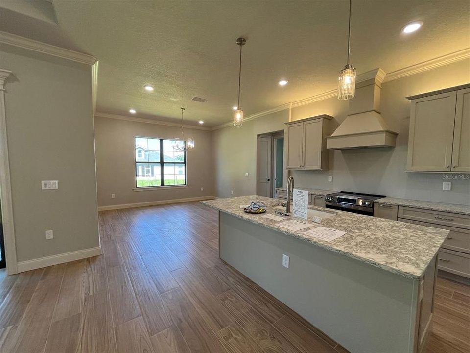 For Rent: $3,600 (3 beds, 2 baths, 2086 Square Feet)