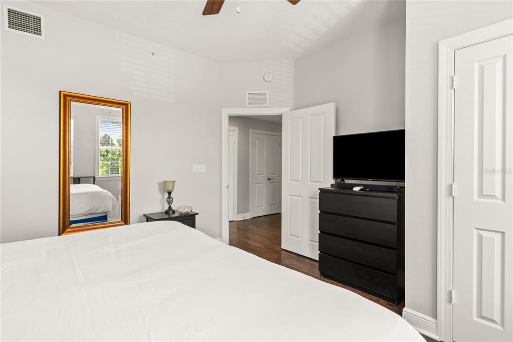 Active With Contract: $1,700 (3 beds, 2 baths, 1344 Square Feet)