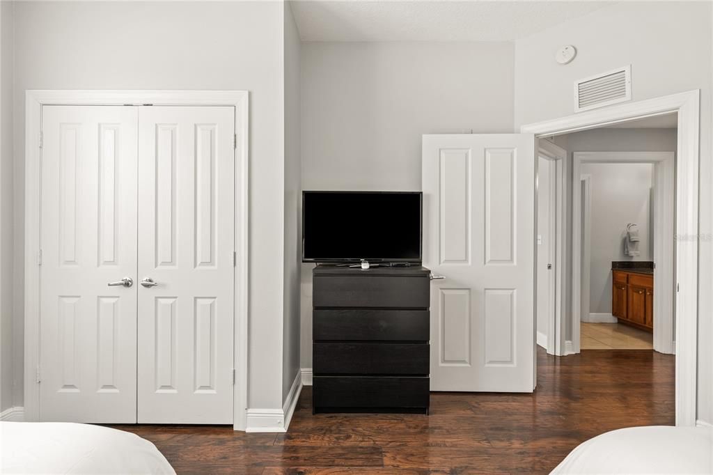 Active With Contract: $1,700 (3 beds, 2 baths, 1344 Square Feet)