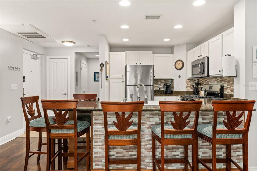 Active With Contract: $1,700 (3 beds, 2 baths, 1344 Square Feet)