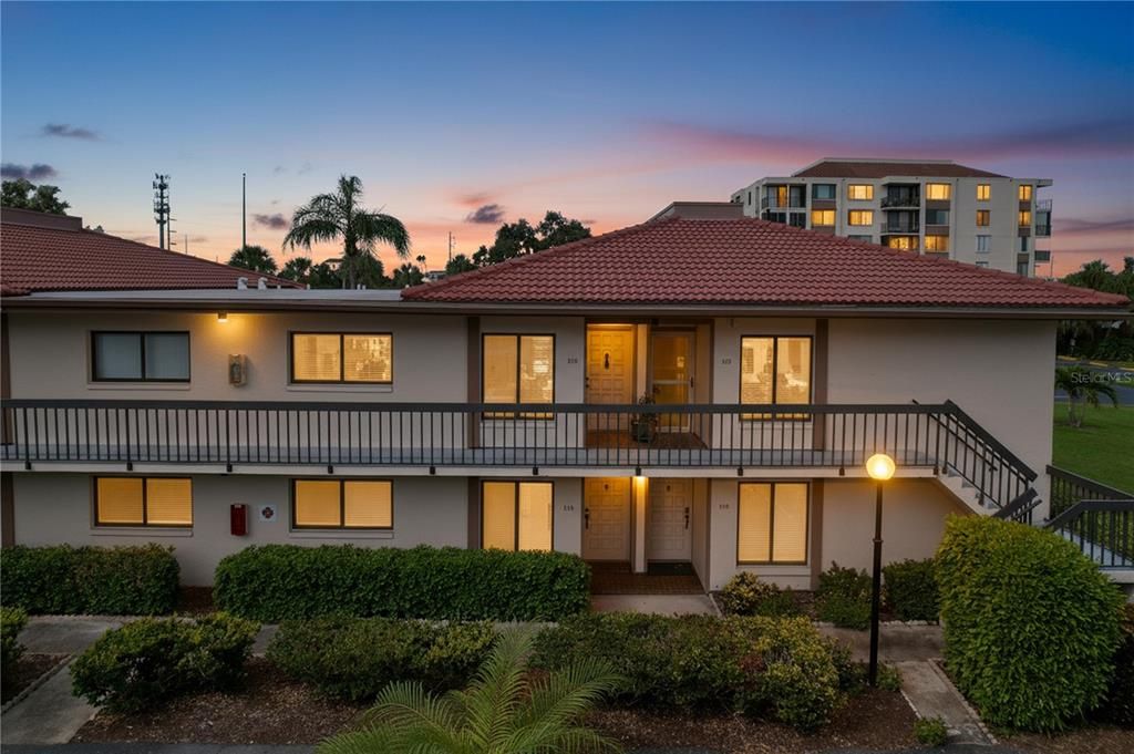 待售: $278,400 (2 贝兹, 2 浴室, 890 平方英尺)