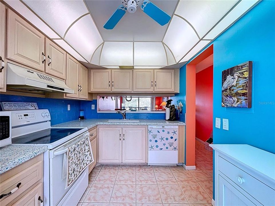 待售: $278,400 (2 贝兹, 2 浴室, 890 平方英尺)