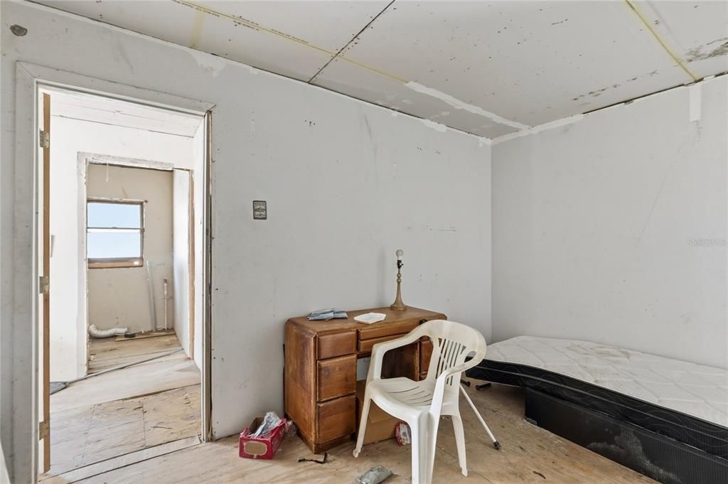 合同活跃: $220,000 (3 贝兹, 2 浴室, 1344 平方英尺)