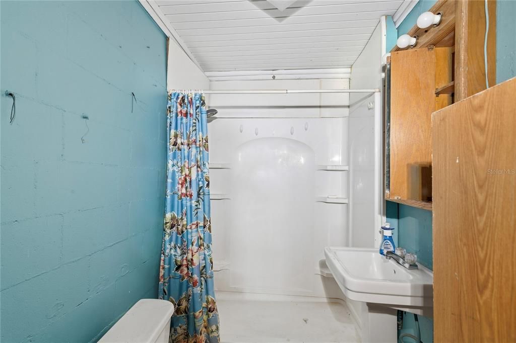 合同活跃: $220,000 (3 贝兹, 2 浴室, 1344 平方英尺)