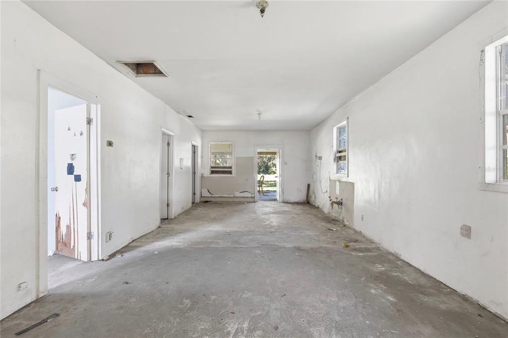 合同活跃: $220,000 (3 贝兹, 2 浴室, 1344 平方英尺)