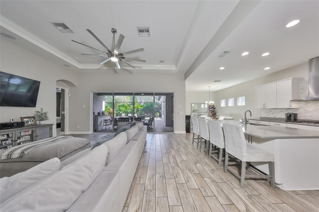 En Venta: $689,000 (4 camas, 3 baños, 2778 Pies cuadrados)