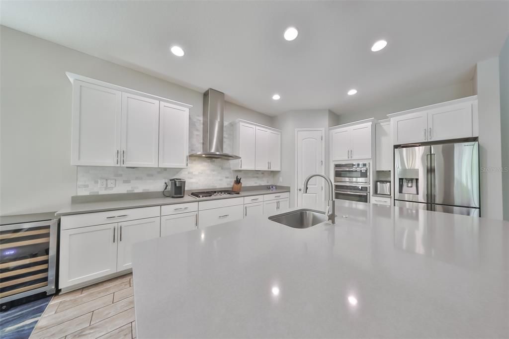 En Venta: $689,000 (4 camas, 3 baños, 2778 Pies cuadrados)