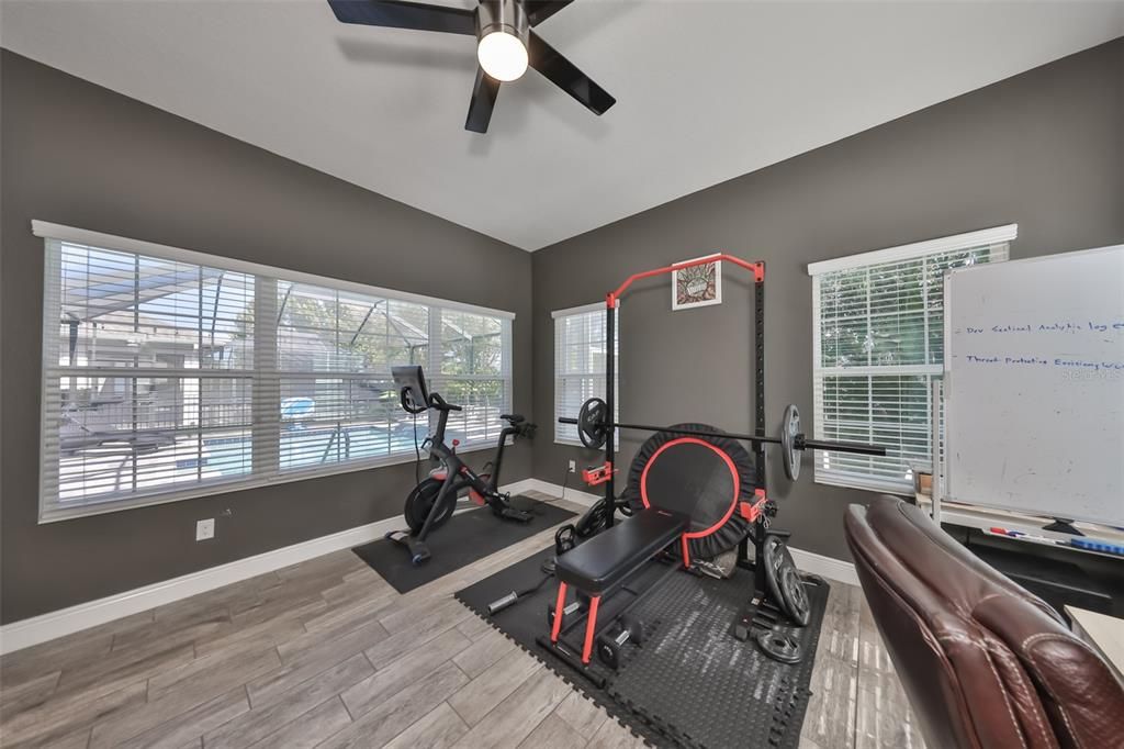 En Venta: $689,000 (4 camas, 3 baños, 2778 Pies cuadrados)