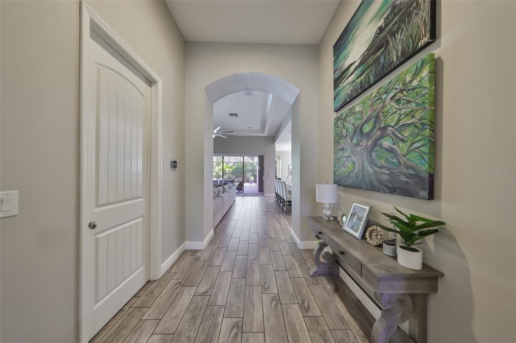 En Venta: $689,000 (4 camas, 3 baños, 2778 Pies cuadrados)