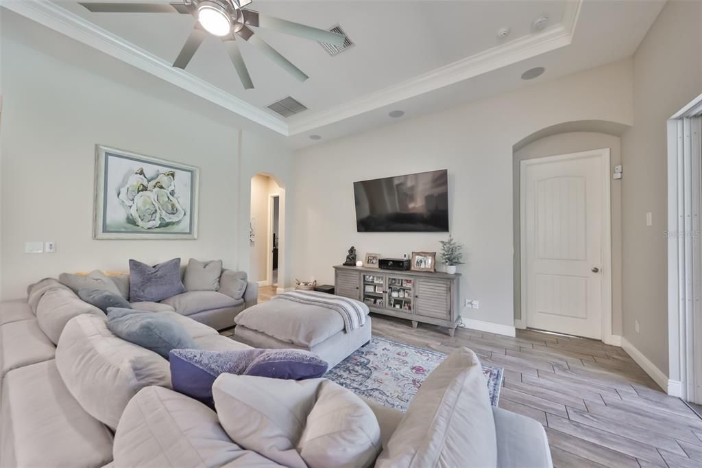 En Venta: $689,000 (4 camas, 3 baños, 2778 Pies cuadrados)