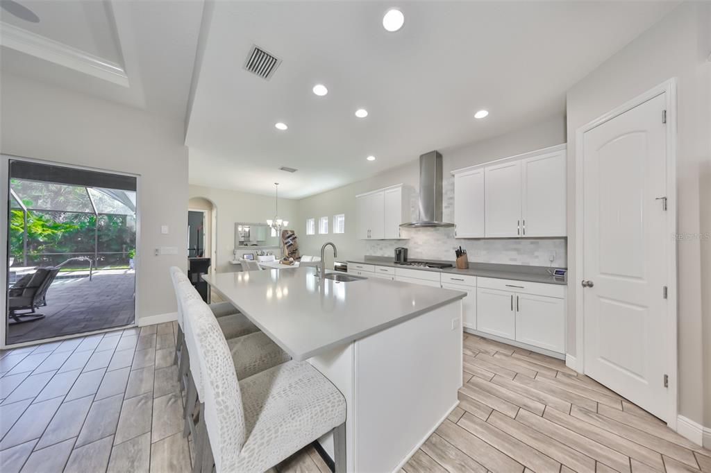 En Venta: $689,000 (4 camas, 3 baños, 2778 Pies cuadrados)