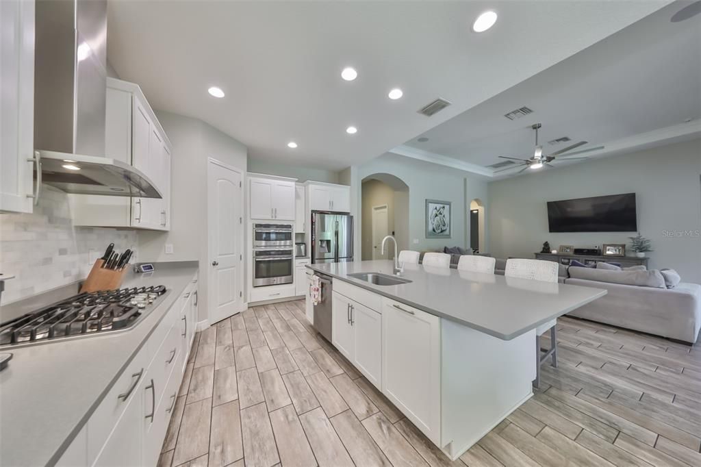 En Venta: $689,000 (4 camas, 3 baños, 2778 Pies cuadrados)