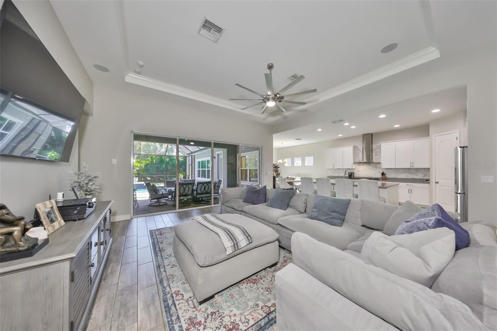 En Venta: $689,000 (4 camas, 3 baños, 2778 Pies cuadrados)