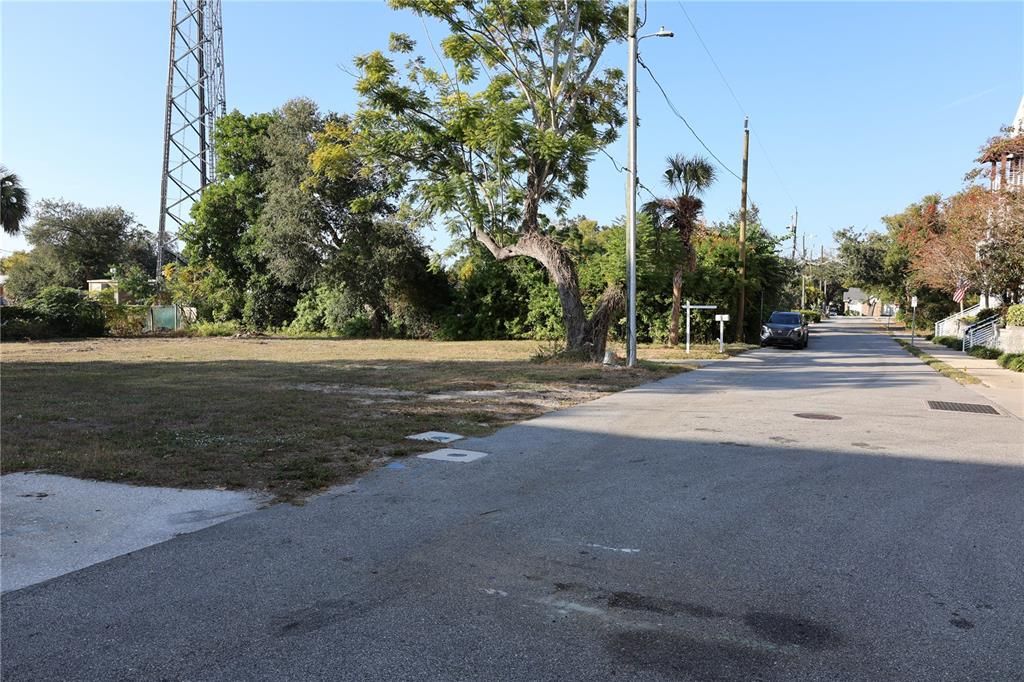 For Sale: $995,000 (0.16 acres)