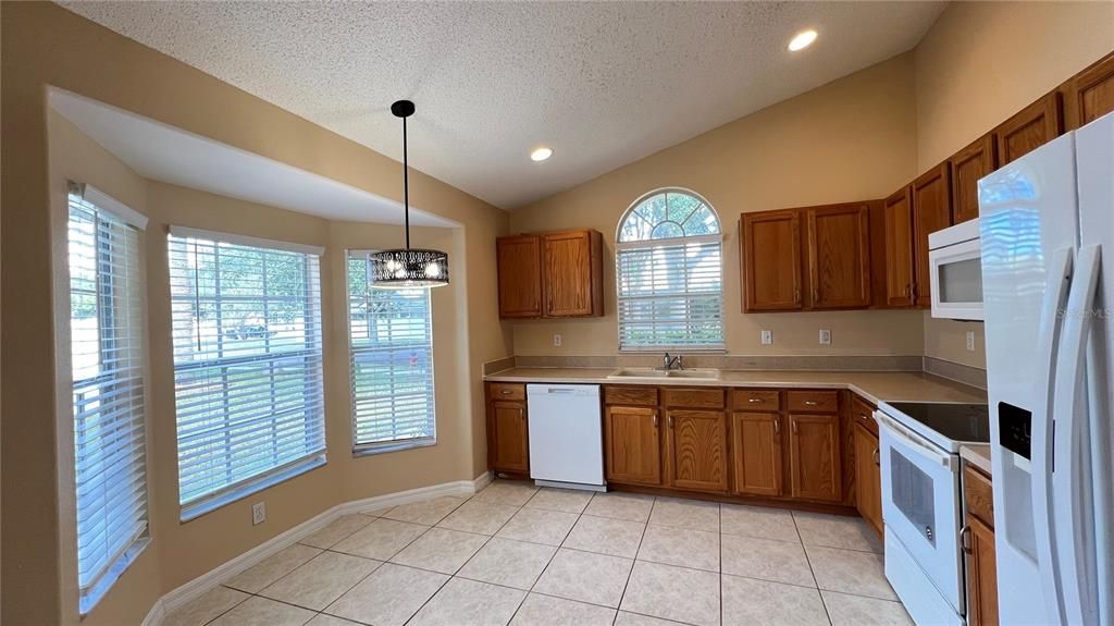 Active With Contract: $2,200 (4 beds, 3 baths, 1842 Square Feet)