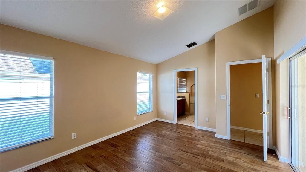 Active With Contract: $2,200 (4 beds, 3 baths, 1842 Square Feet)