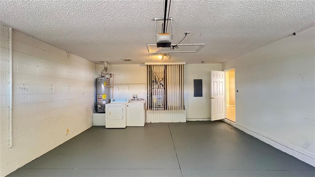 Active With Contract: $2,200 (4 beds, 3 baths, 1842 Square Feet)